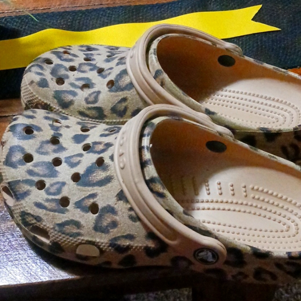 Leapord crocs